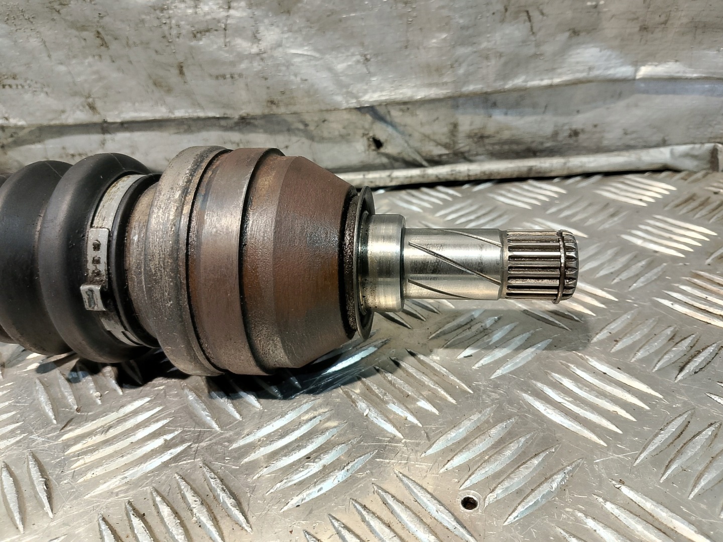 semi-axis left short. OPEL ASTRA H III 3 1.6 16V 13136379