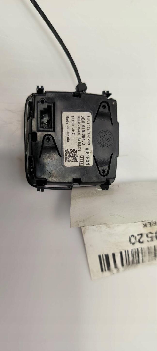 clock 3G0.919.204C VOLKSWAGEN PASSAT B8
