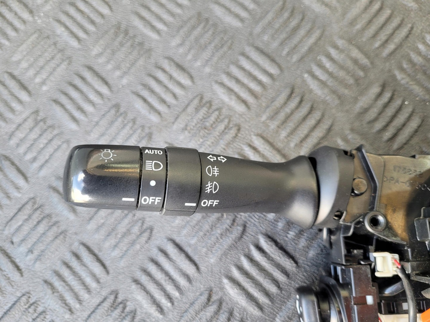 steering wheel levers and controls ring airbag control LEXUS GS III 450H