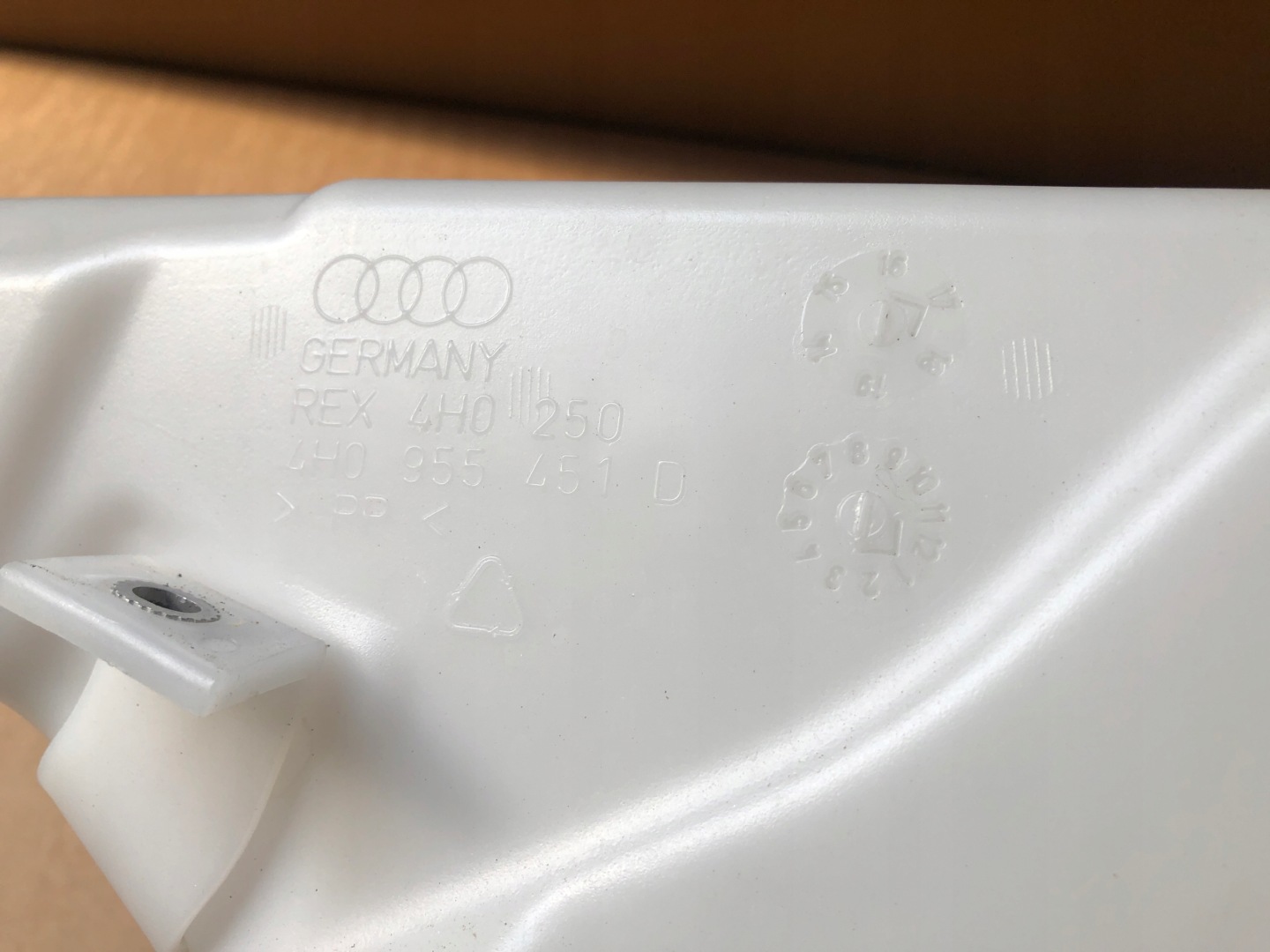 AUDI A8 4H D4 washer fluid tank 4H0955451D