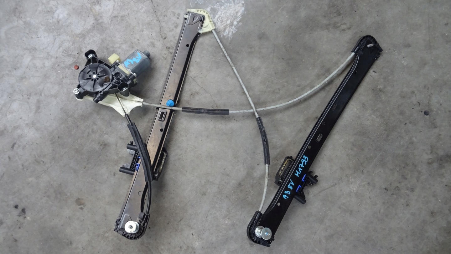 Audi A3 8V window regulator right front 8V4837462
