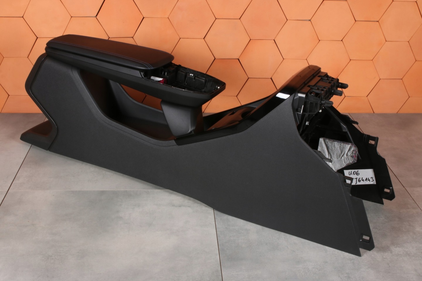 BMW 2 U06 X1 U11 TUNEL central armrest black blue NIC 5A2E049