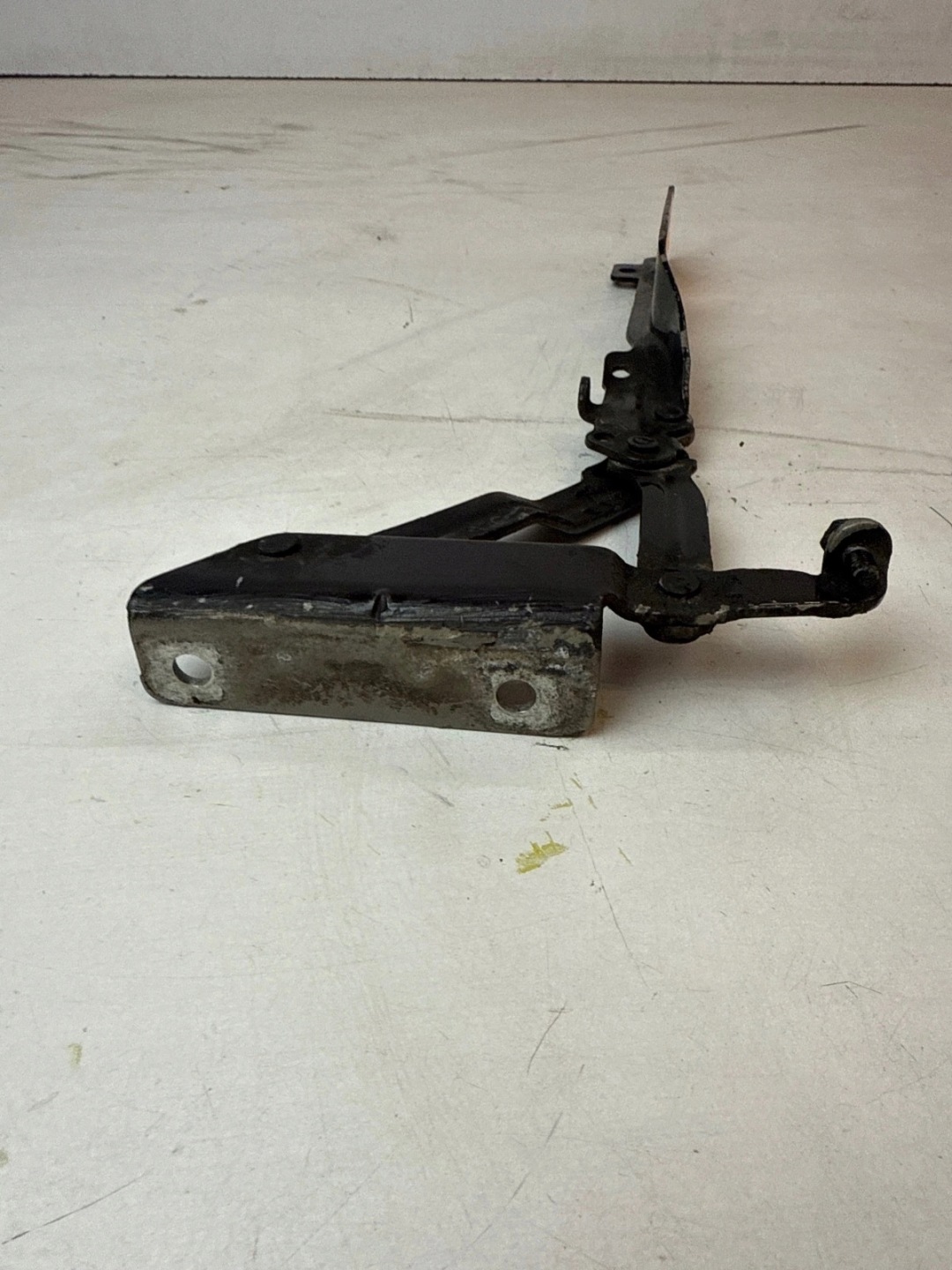 hinge bonnets front front right Volkswagen Golf V