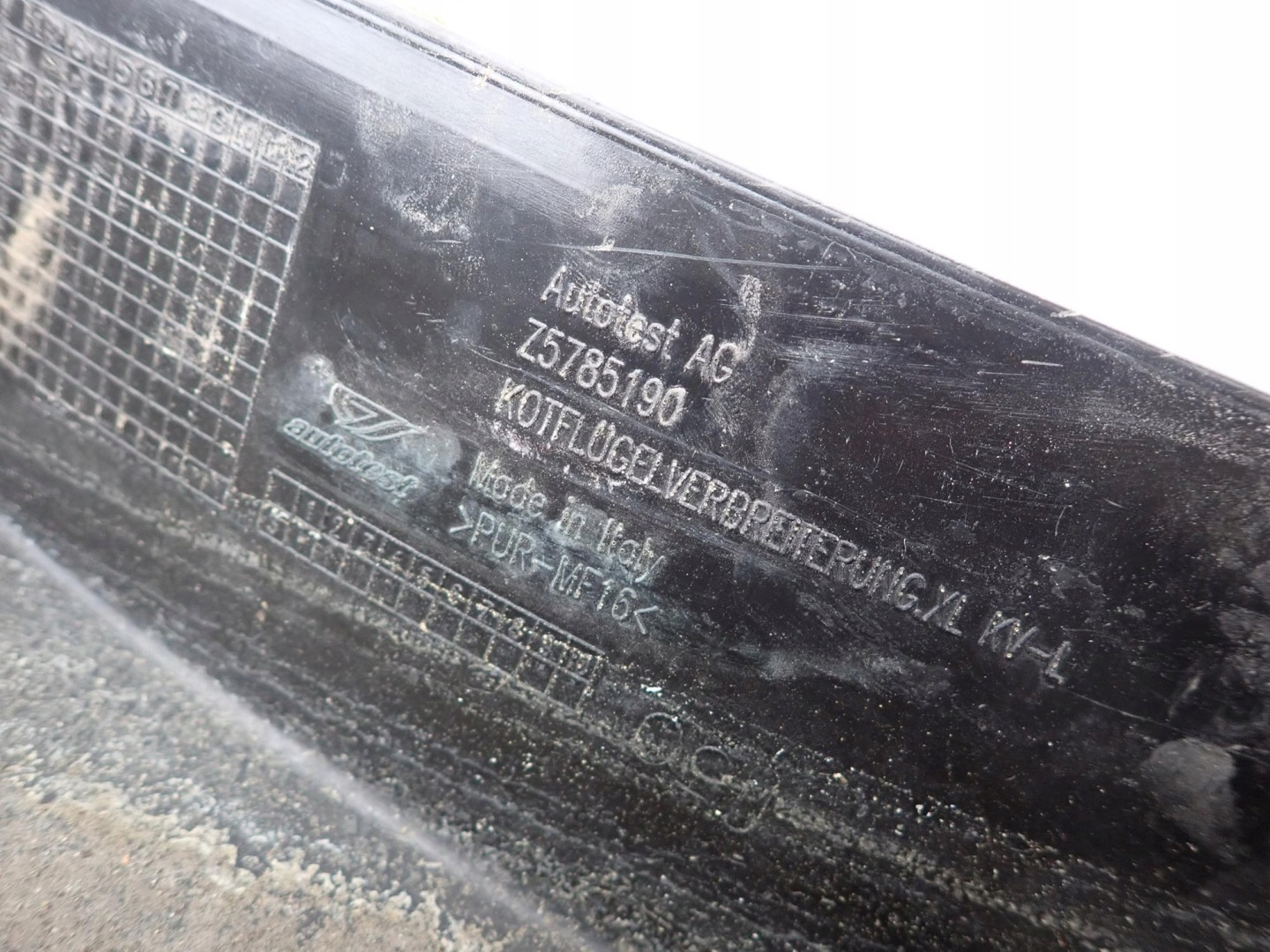 MITSUBISHI L200 V 15-19 moulding cap left front