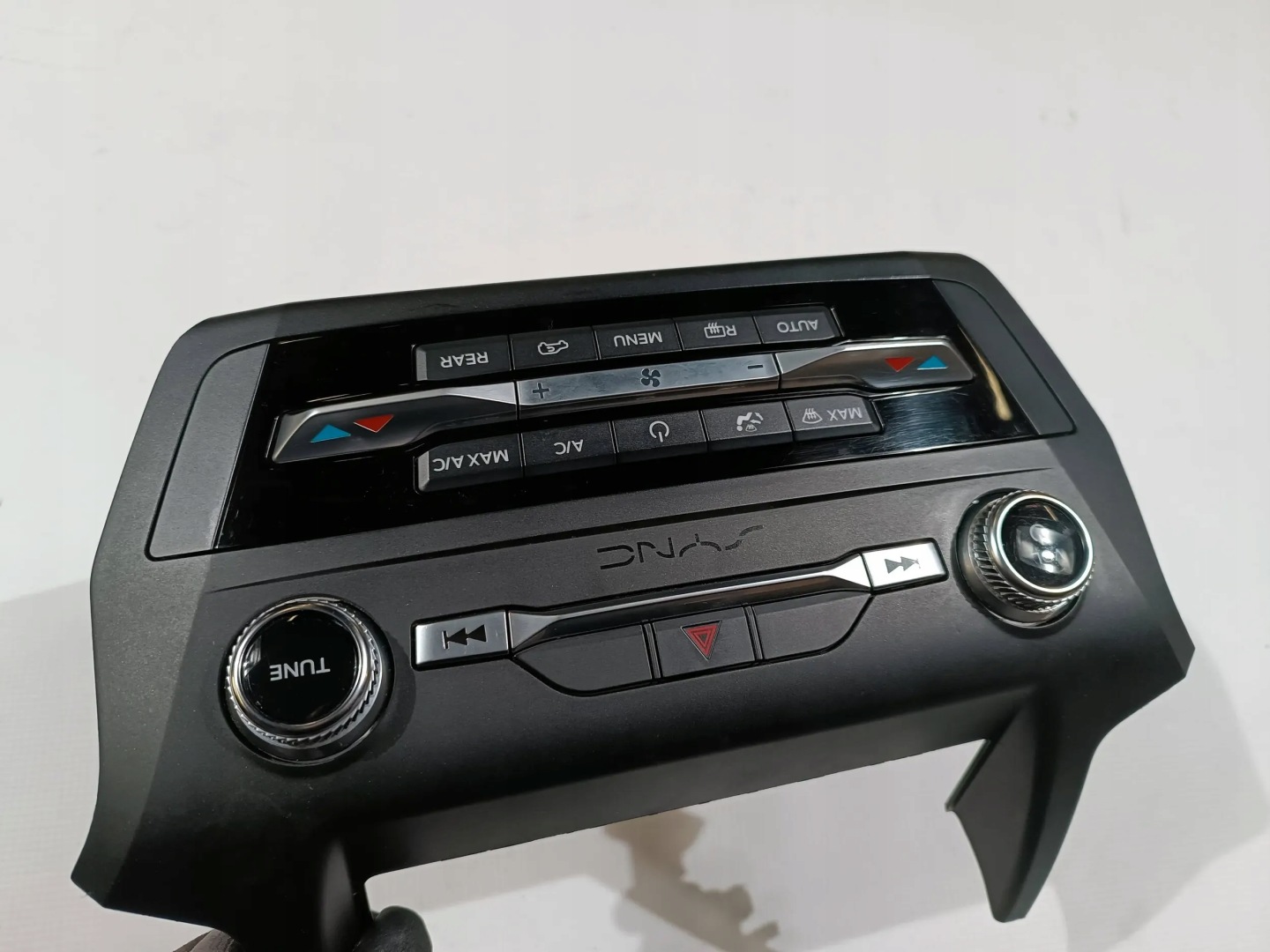 panel ovládání rádia klimatizaci Ford Explorer VI 2020
