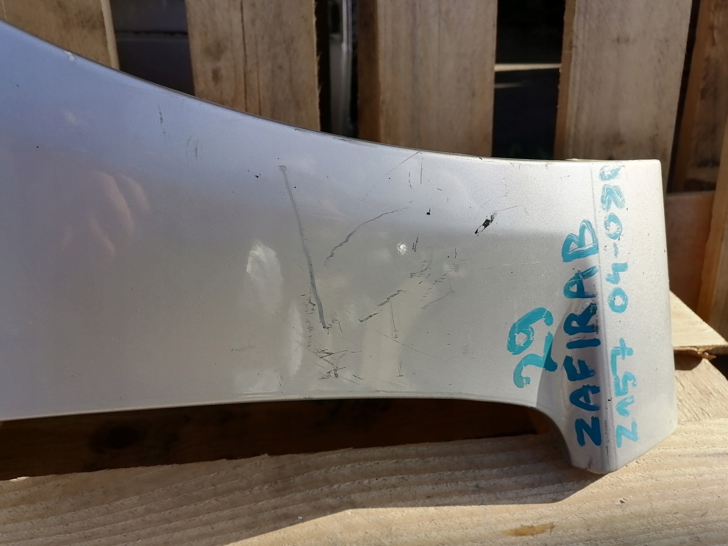 fender right front OPEL ZAFIRA B Z157