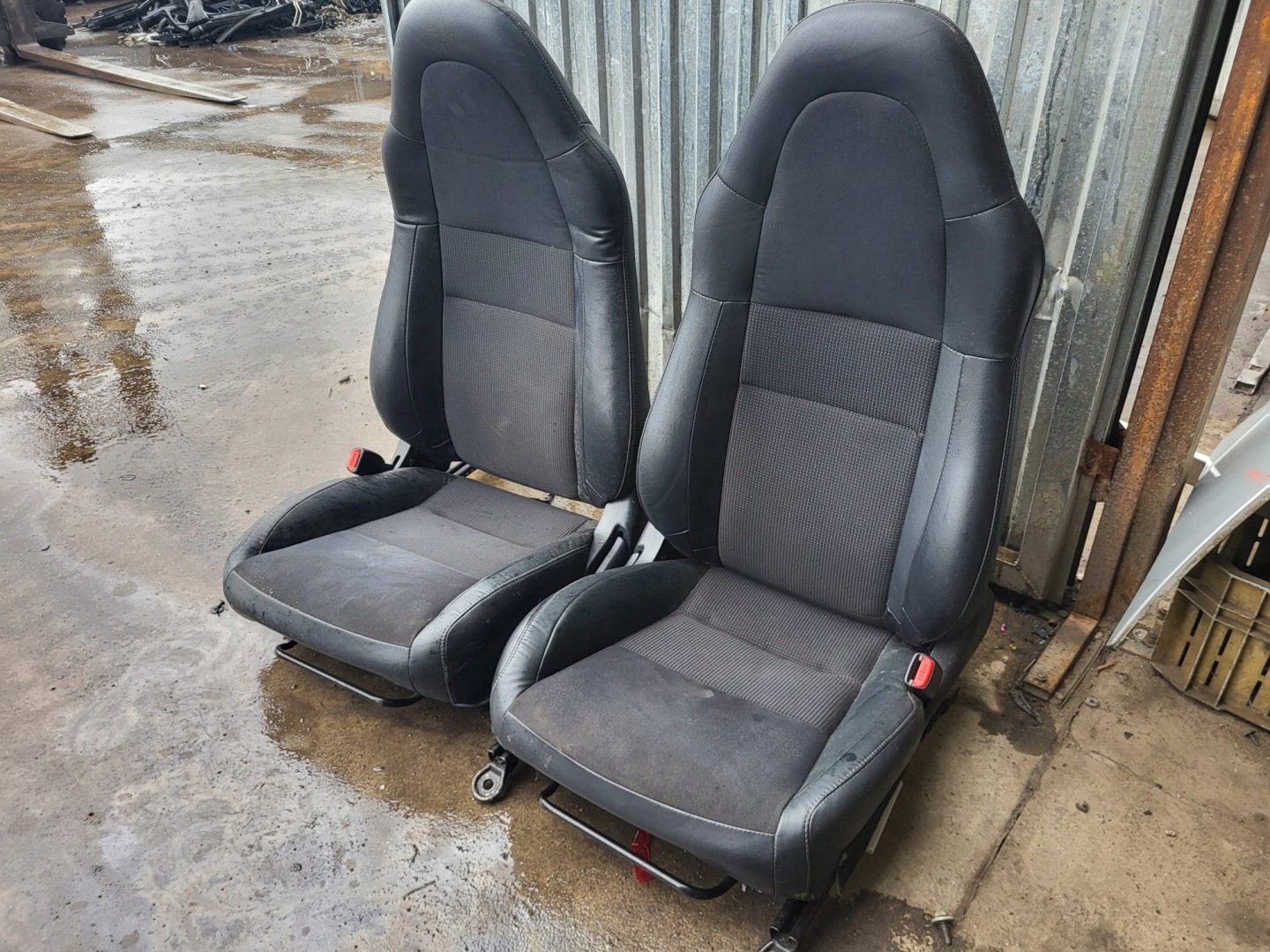 Sitze Sitz vorne TOYOTA MR2 MR-2 ZZW30 POL Leder 99-07