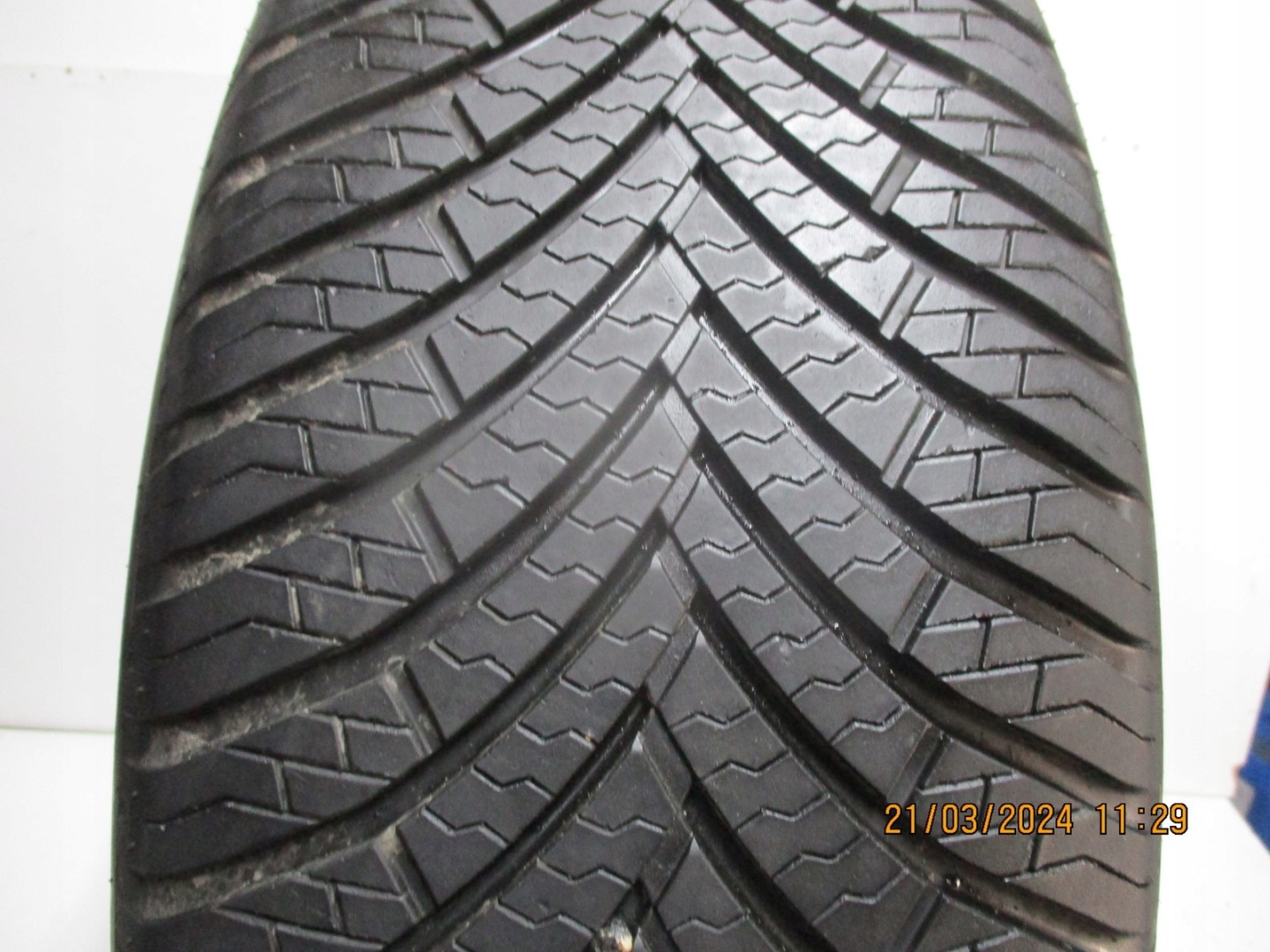 wheels discs tyres LAND ROVER Discovery Sport R17 M+S 7MM