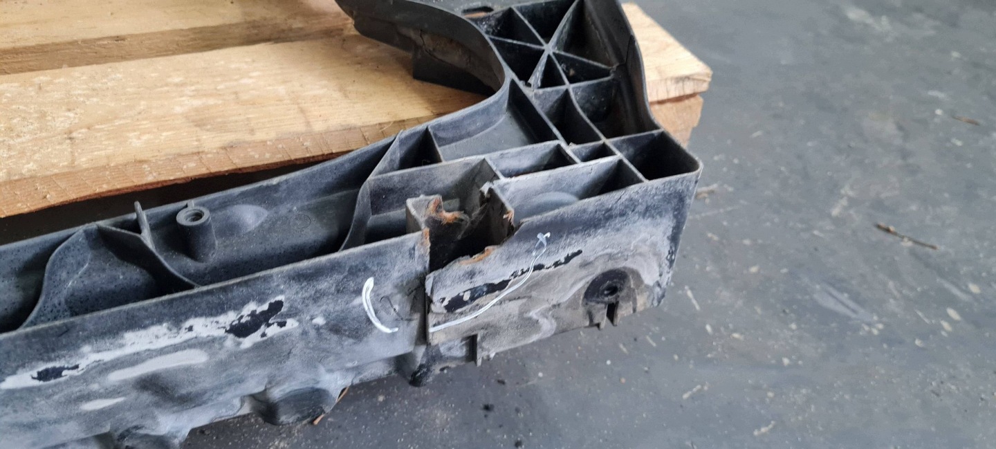 Q5 8R support panel for radiators pillar iron 8R0805594 8R0805594