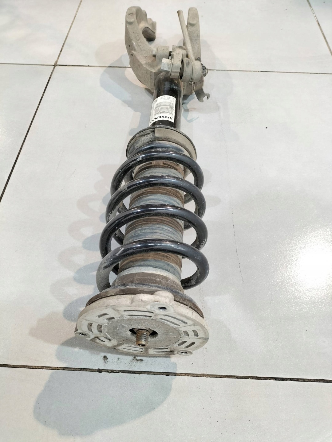 shock absorber left front 2.0 D 190 KM AWD 31658473 Volvo V60 II (2018- )