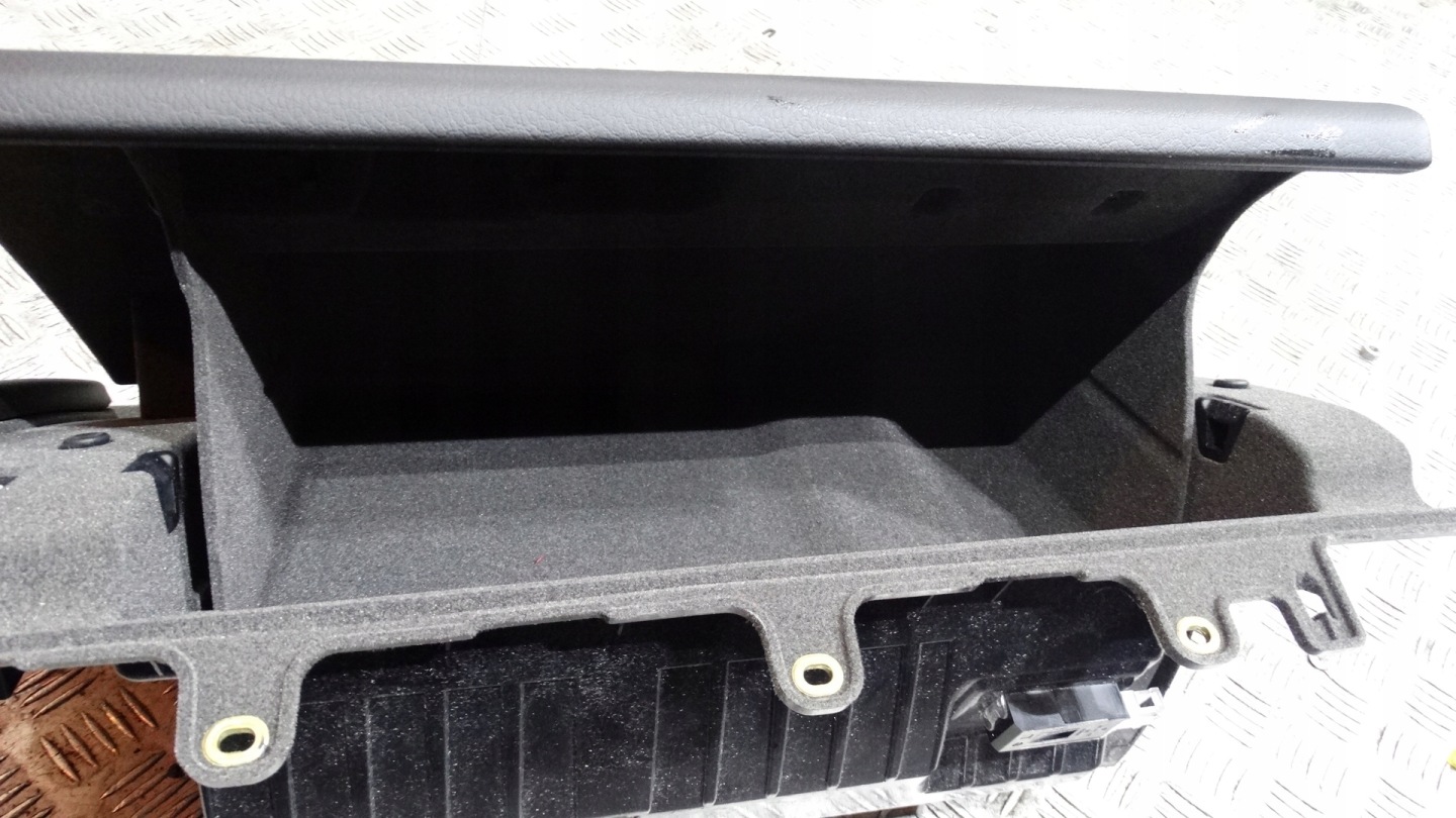 IDEALNY HANDSCHUHFACH DES BEIFAHRERS PORSCHE CAYENNE 7P5 1