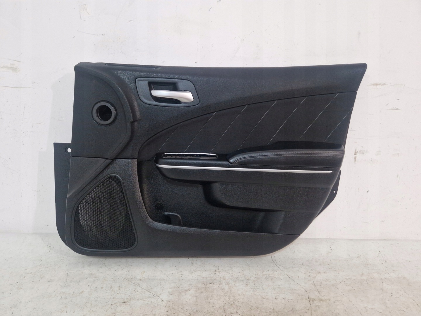 DODGE CHARGER GT 2019- side door right front 6XA061X9AB