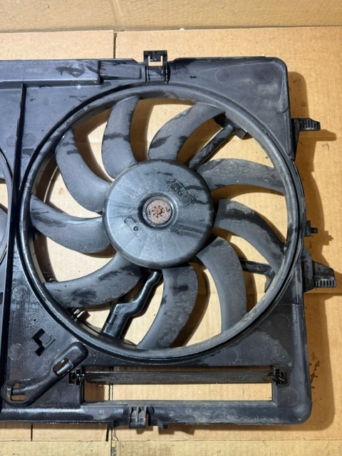 AUDI A4 B8 A5 Q5 radiator fan module 8K0121003M