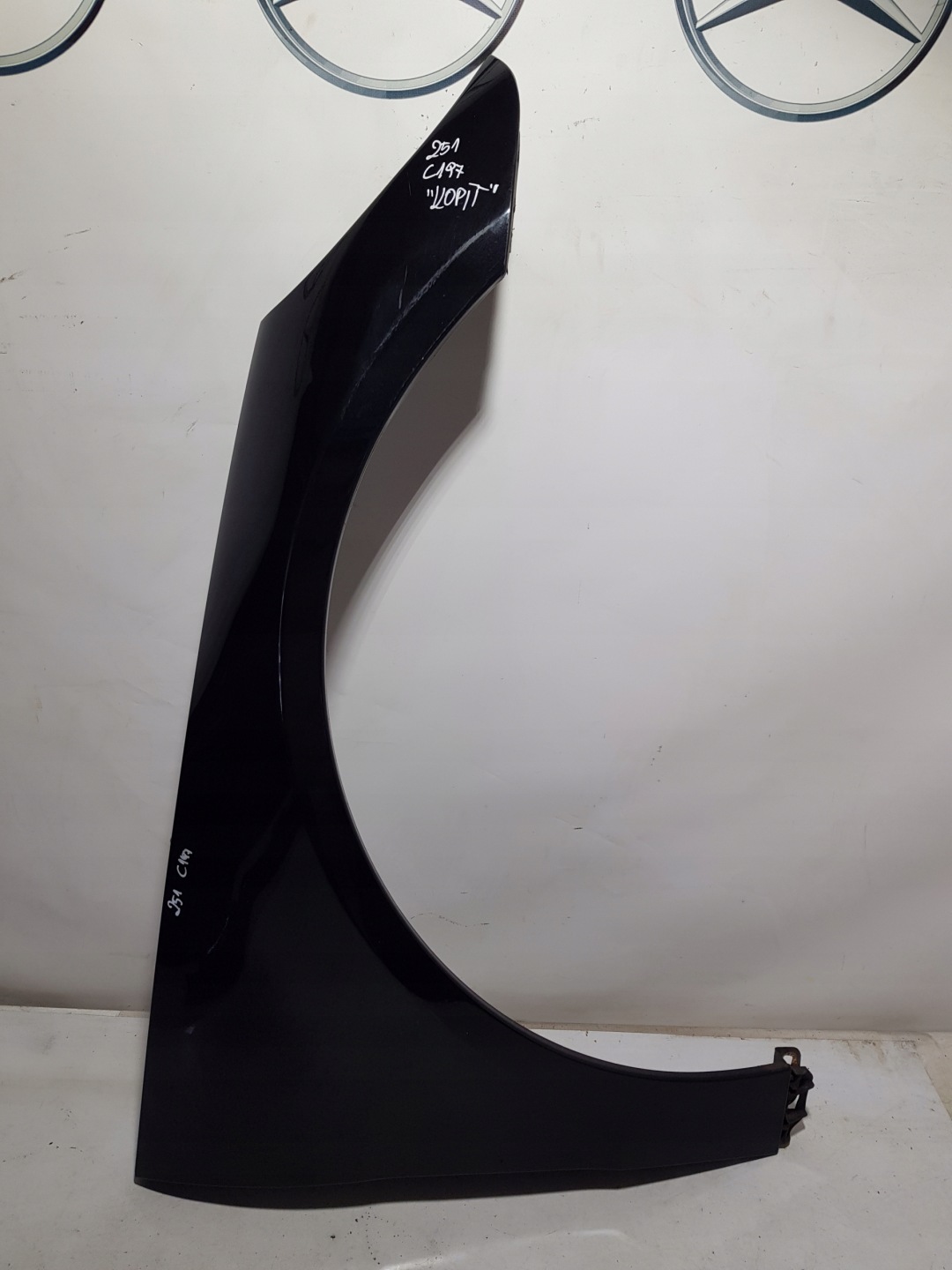 fender right front MERCEDES W251 C197 197