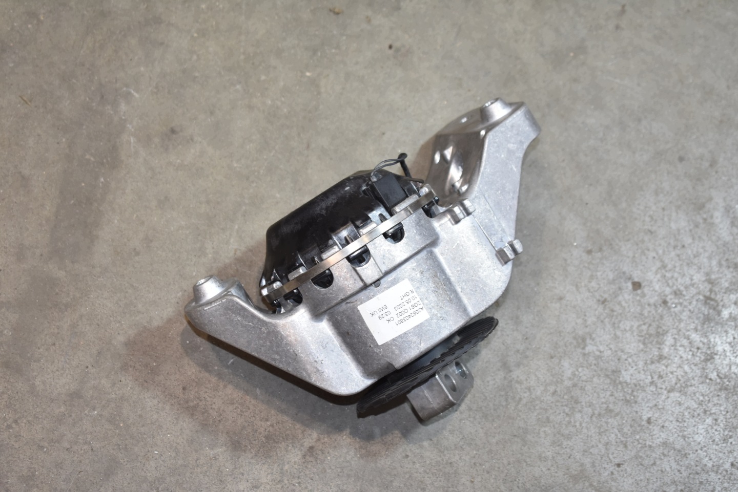 IDEALNA engine mount right MERCEDES W206 1