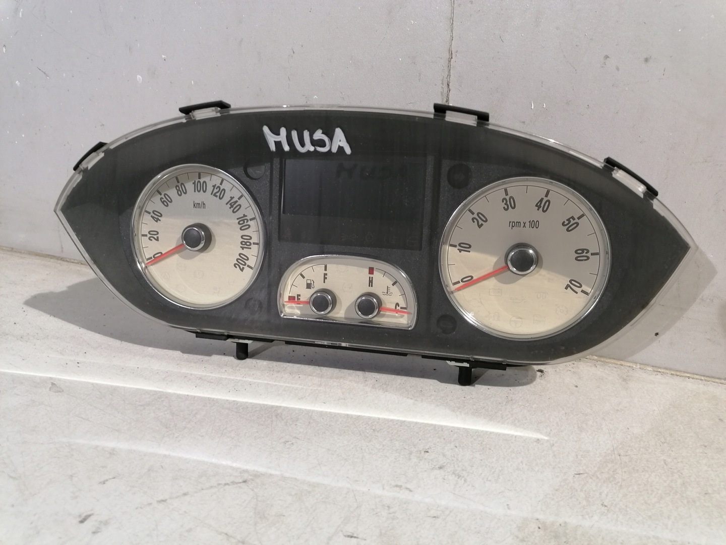Lancia Musa dials dials