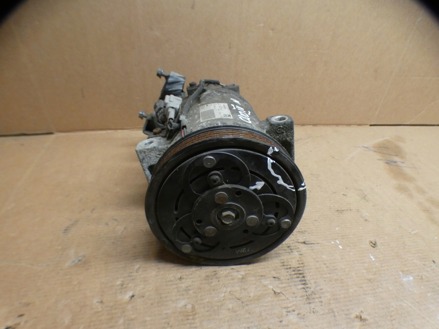 compressor; compressor of the air conditioning RENAULT CLIO IV 926004990R