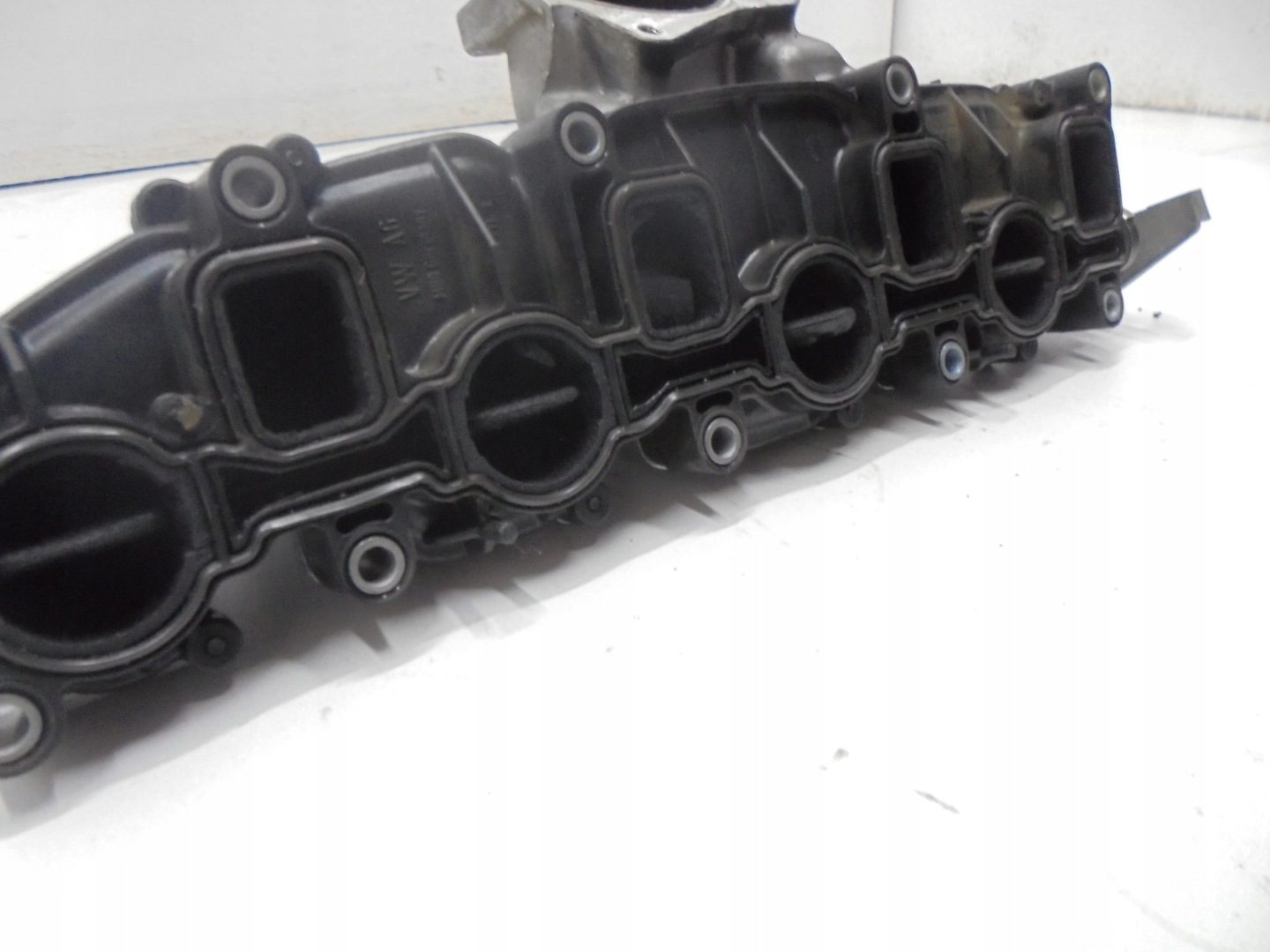 VW AUDI SKODA 2,0TDI CBD INTAKE MANIFOLD 03L129711E