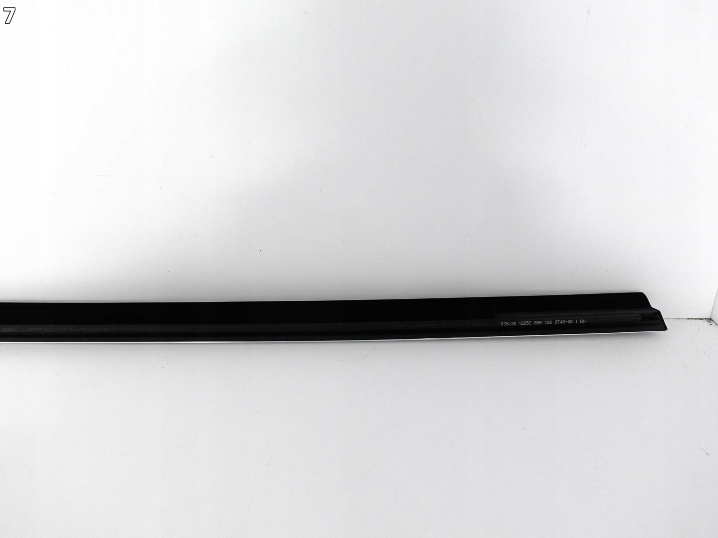 TESLA MODEL 3 17- moulding dust door PRAWYCH rear part CHROM