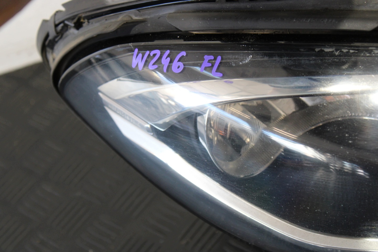 light right front right front A2468205461 MERCEDES B-class W246 LIFT