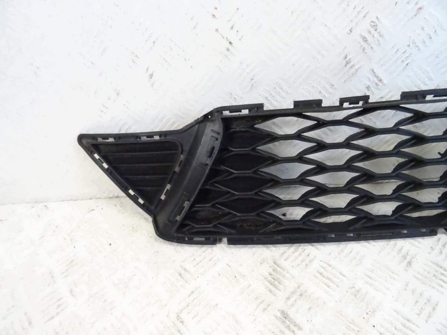 grid of a bumper front KIA CEED III GT 86561-J7710