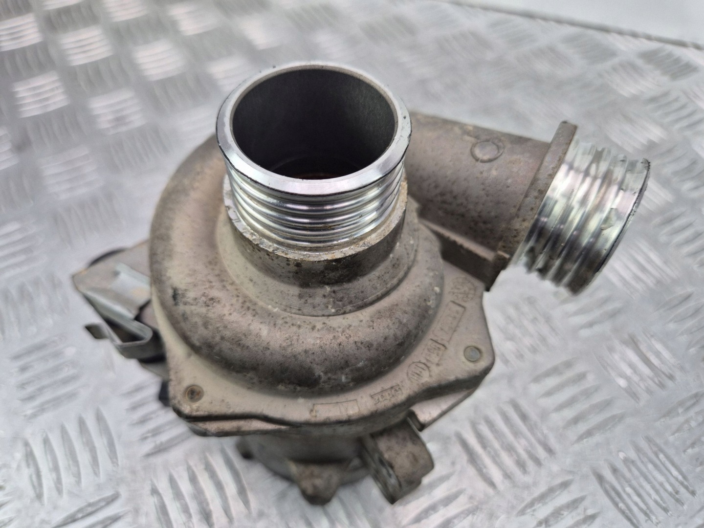 BMW X3 E83 25i water pump 7545201 N52B25AF