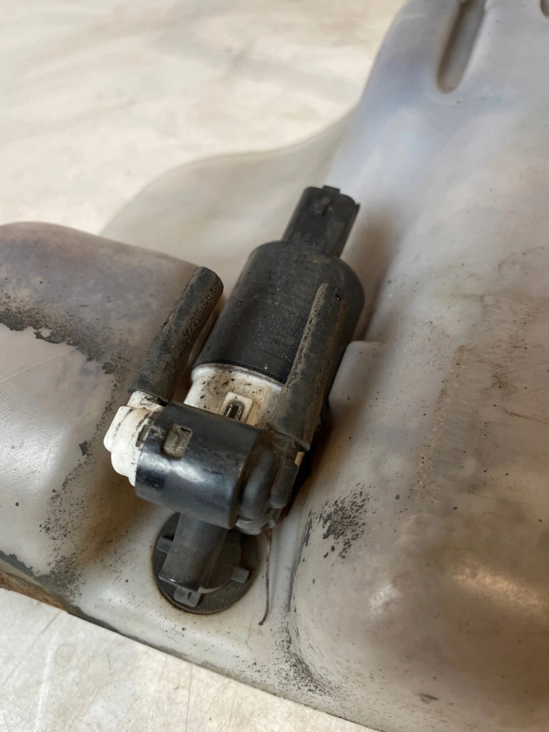 washer fluid tank Renault Scenic Megane III