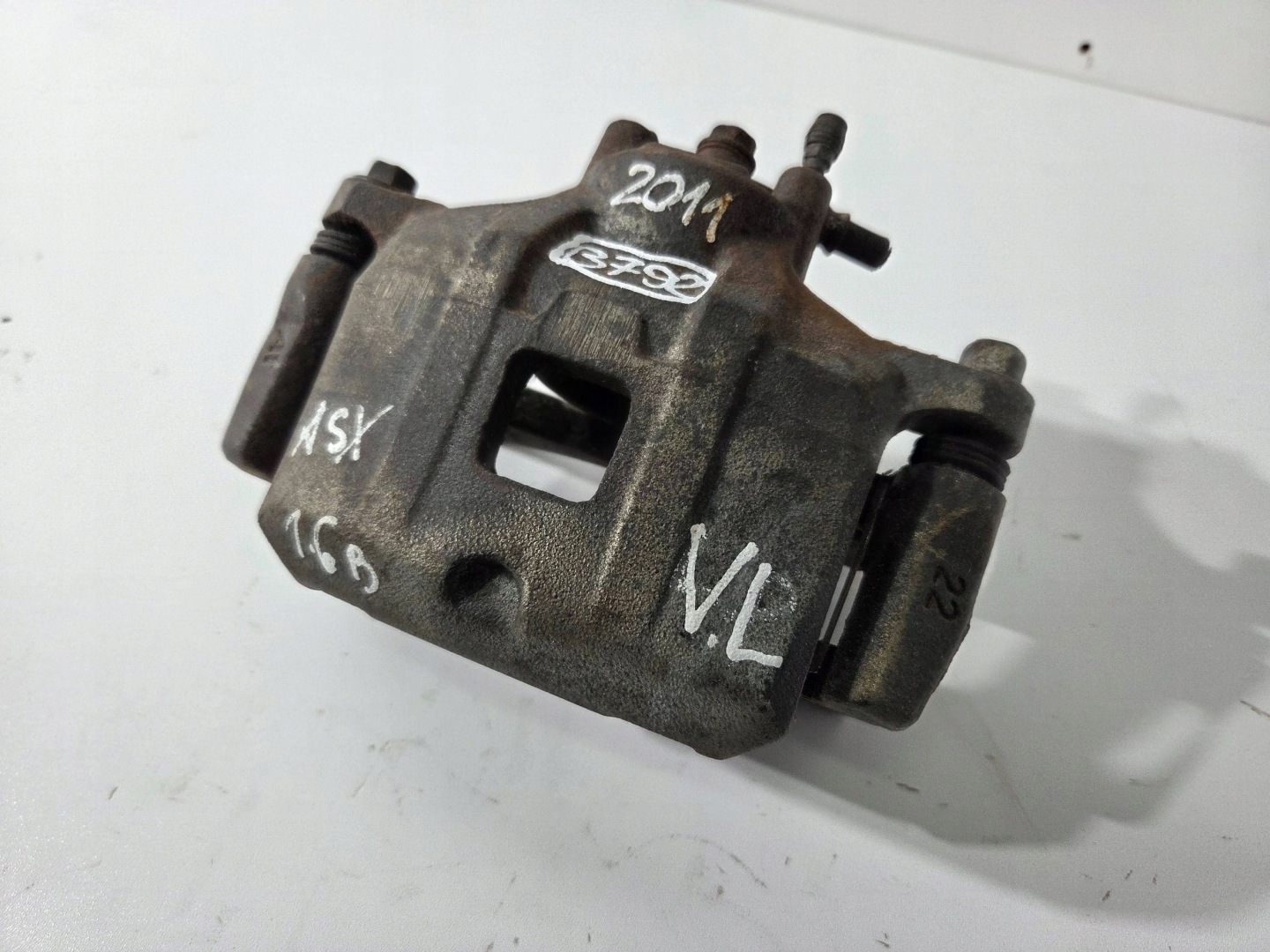 MITSUBISHI ASX caliper JARZMO front left front A105736 (B792) original