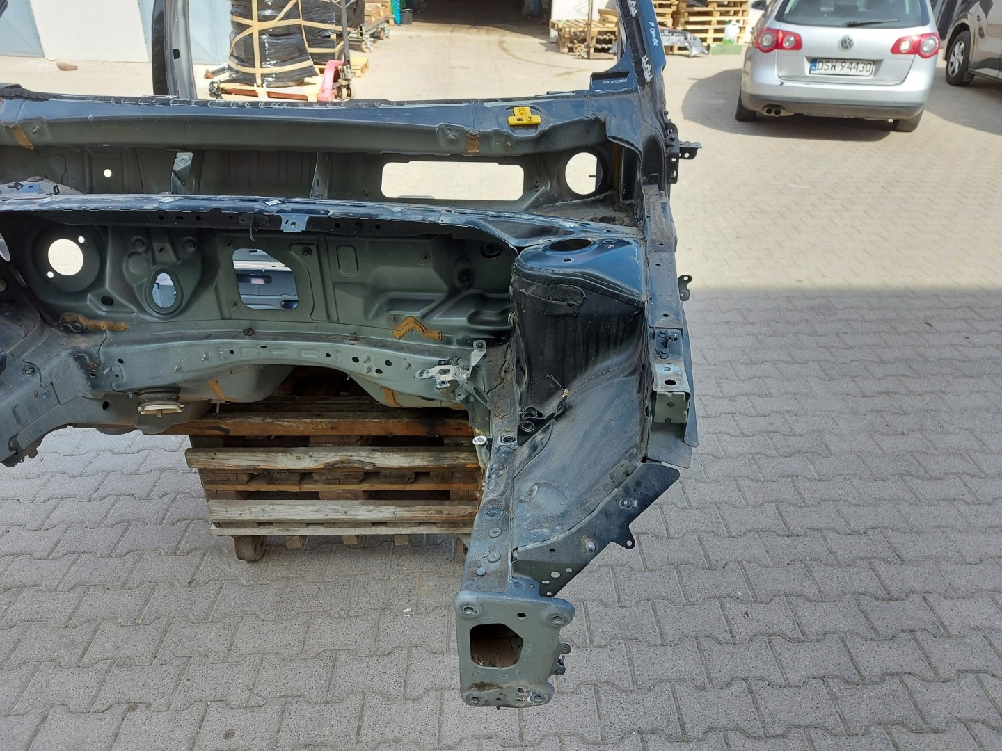 VOLVO XC40 D3 quarter pillar threshold front left 717-15