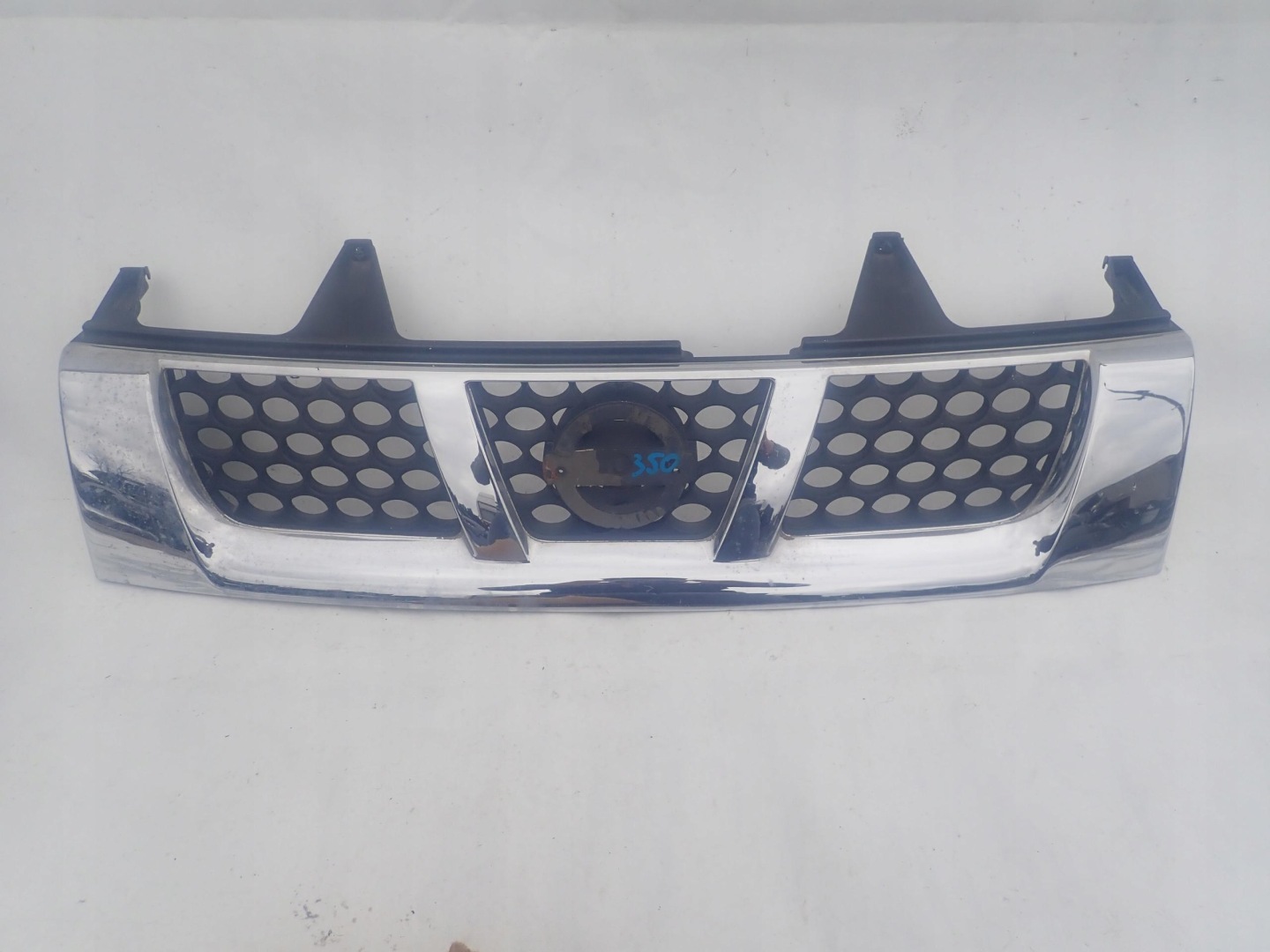 NISSAN NAVARA D22 02-05 grill grille radiator