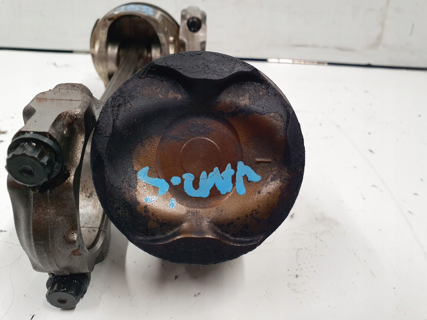 Toyota Yaris 2 3 Auris 1.33 VVTi piston connecting rod