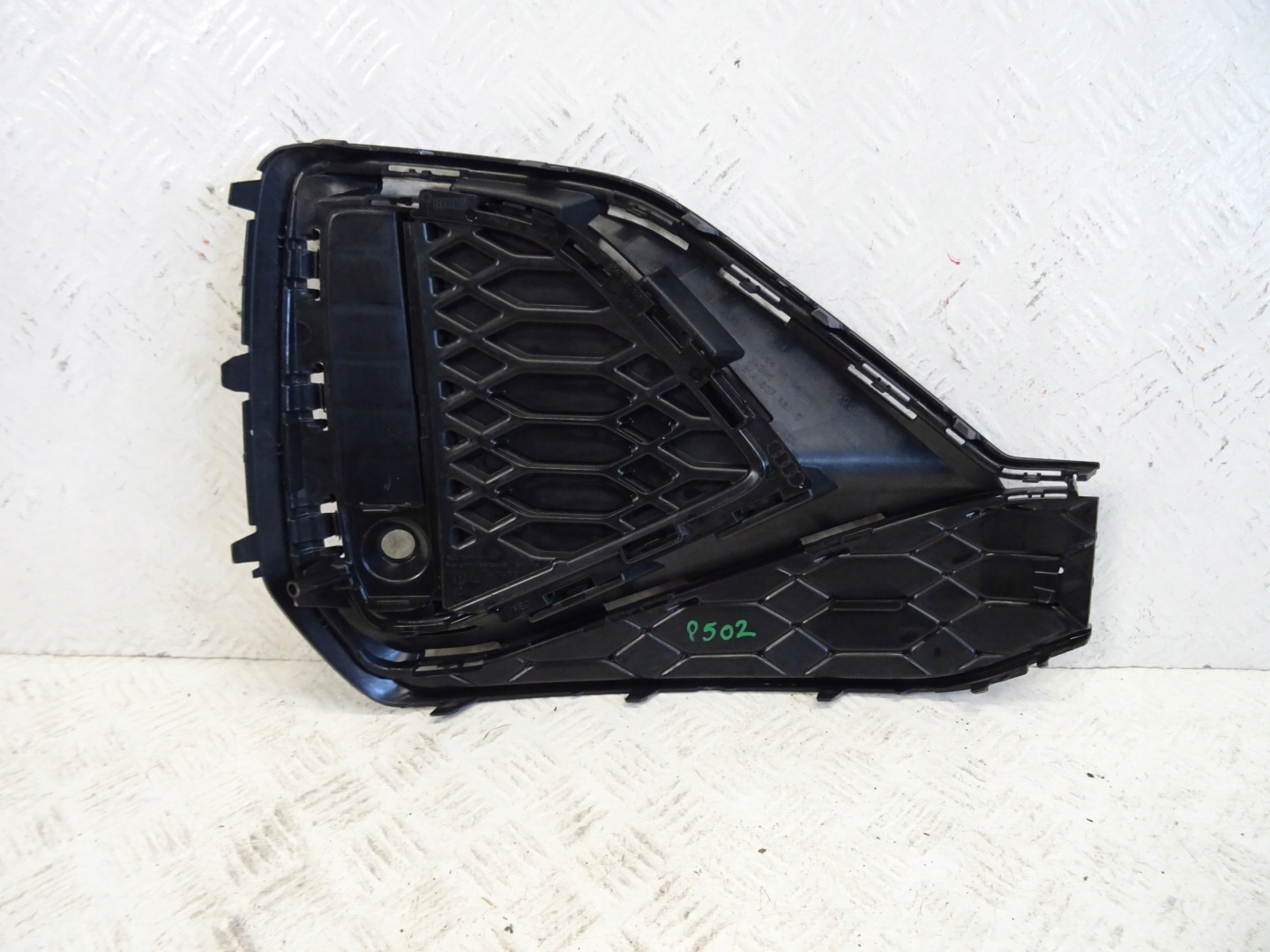 grid of a bumper front front left AUDI Q2 LIFT S-LINE 81A807681Q