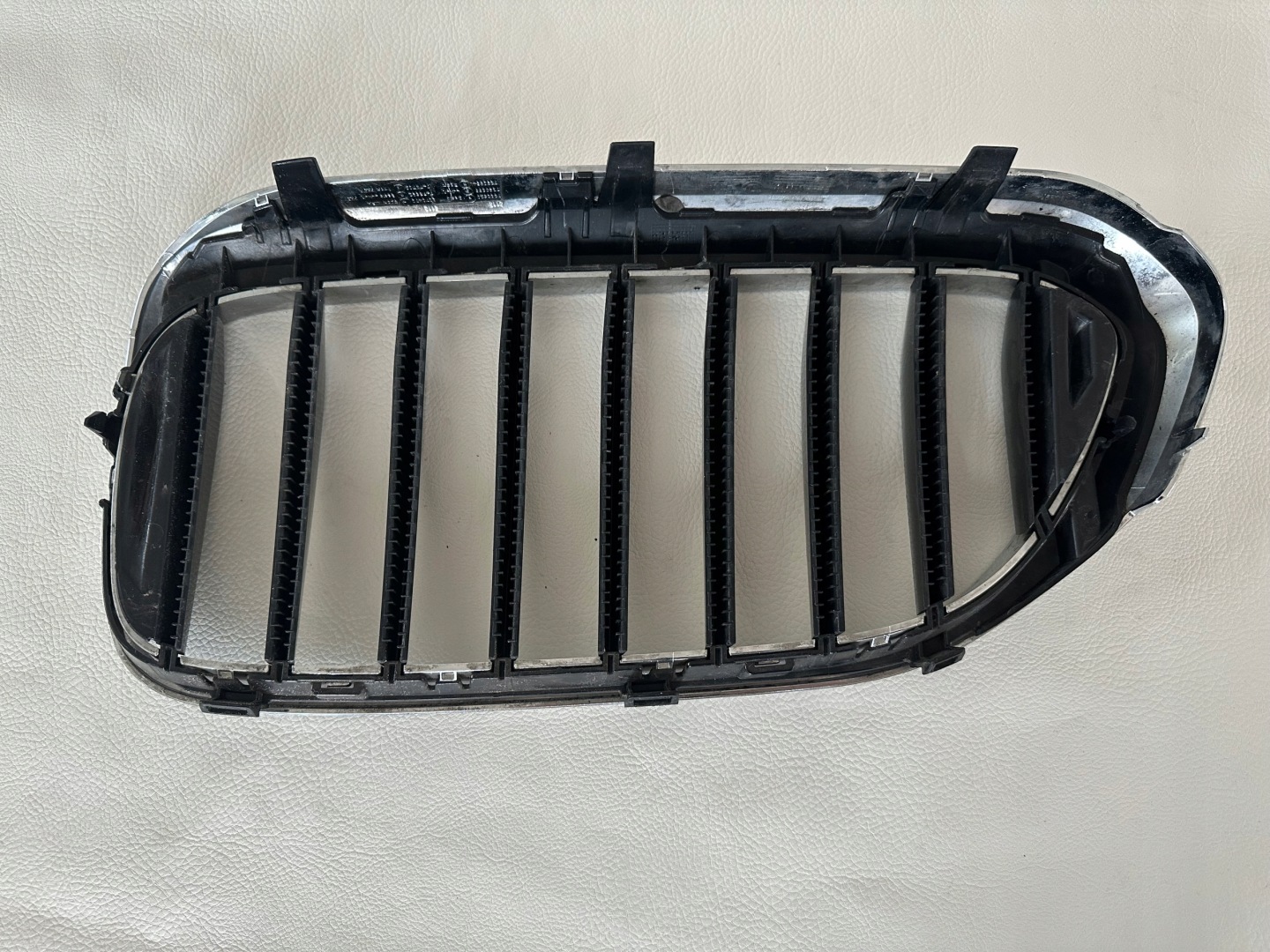 BMW 5 G30 G31 maska bubreg maska 7383520