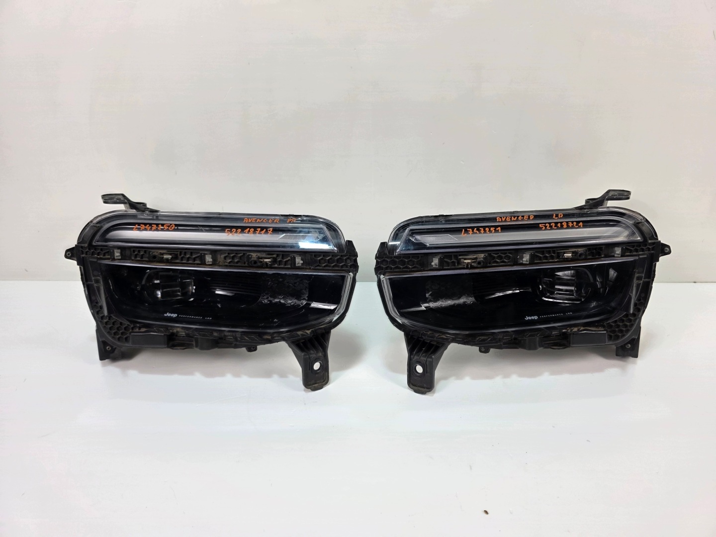 lights front FULL LED JEEP AVENGER L747251 L747250