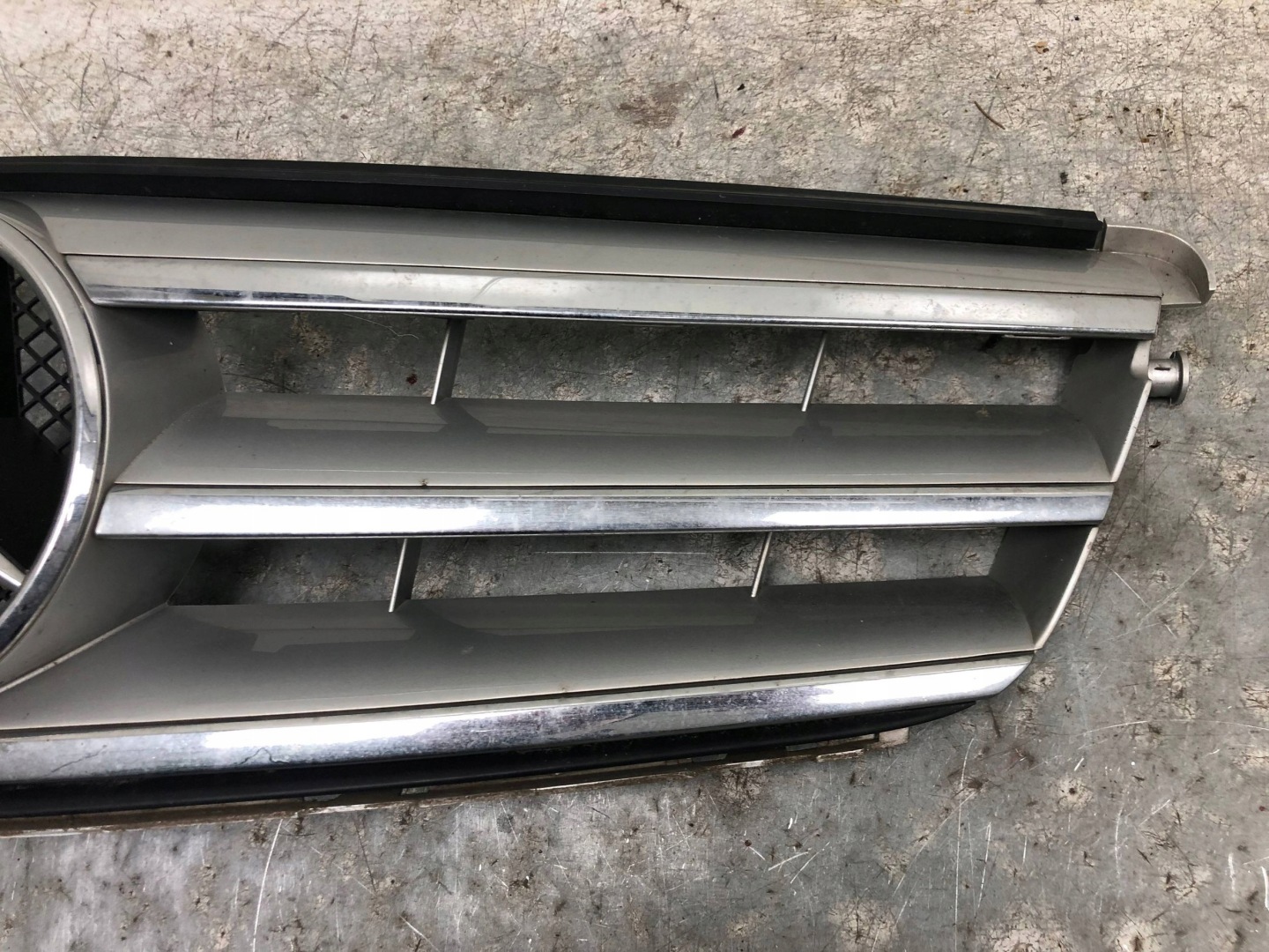 Grill Grill MERCEDES W204 A2048800023