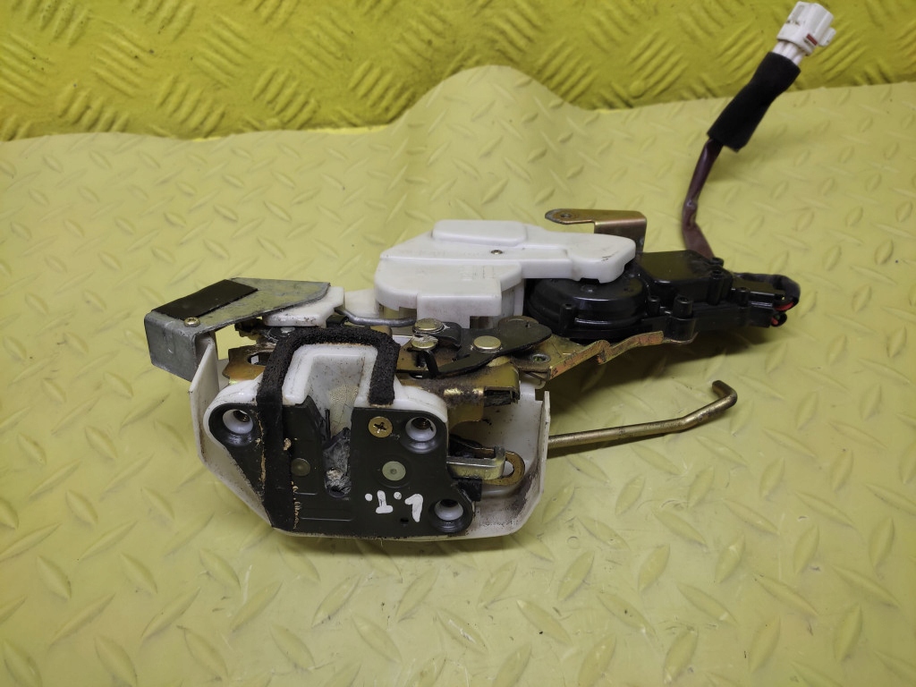 SUZUKI LIANA and lock door left rear part
