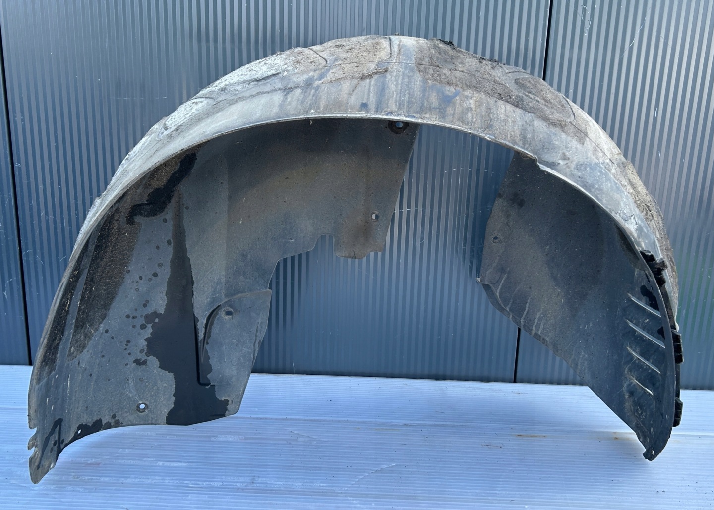 mudguard rear part left LANCIA THEMA II 11- 68084291AE