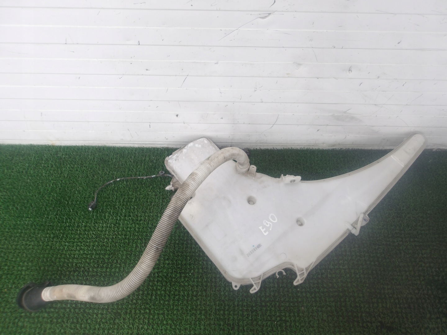 BMW E90 E91 08-13 LIFT LCI washer fluid tank 2x POMPKI KPL OE