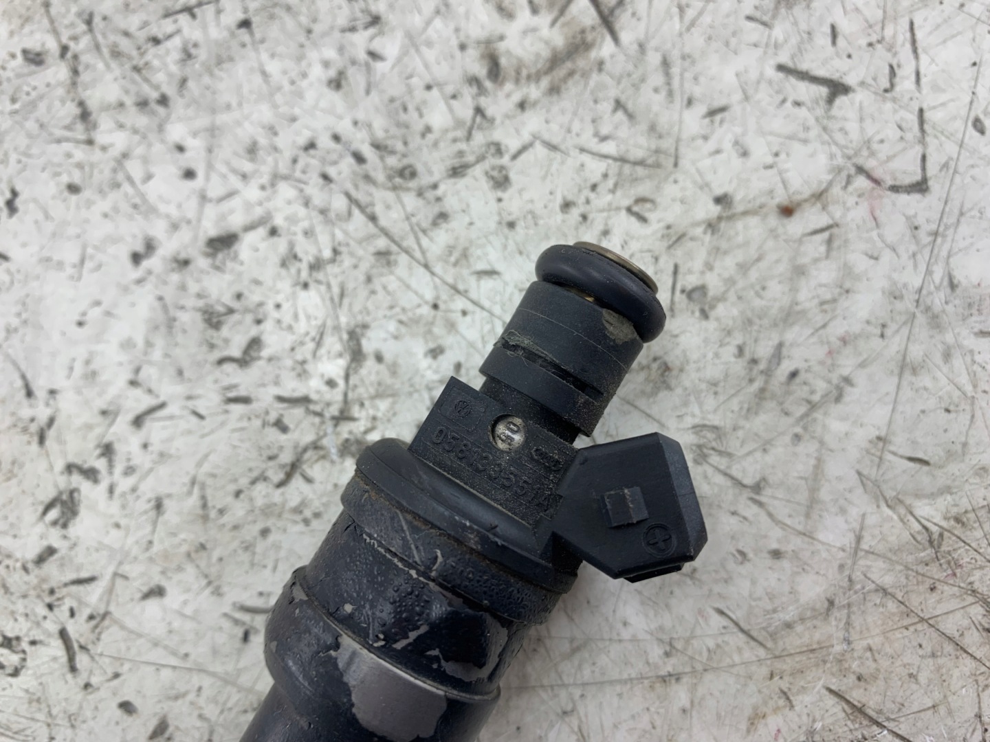 AUDI A4 B5 VW PASSAT B5 1.8 injector 058133551A