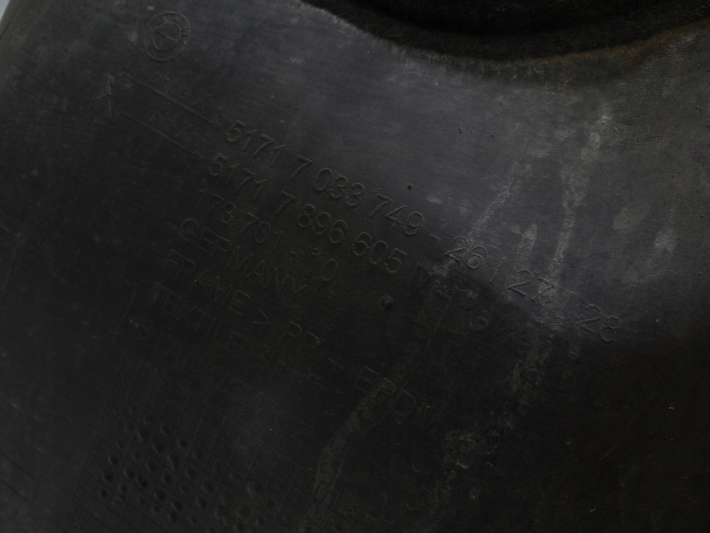 BMW E61 LIFT M PAKIET mudguard left front 7033749