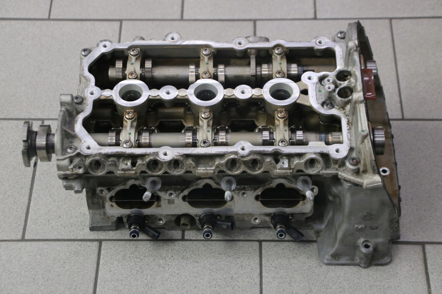 AUDI A8 D4 3,0 TFSI CREC head. right 06E103404AA