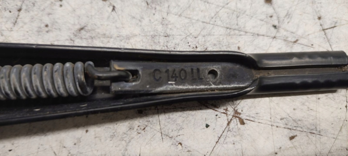 wiper arm right Mercedes W140 3,2