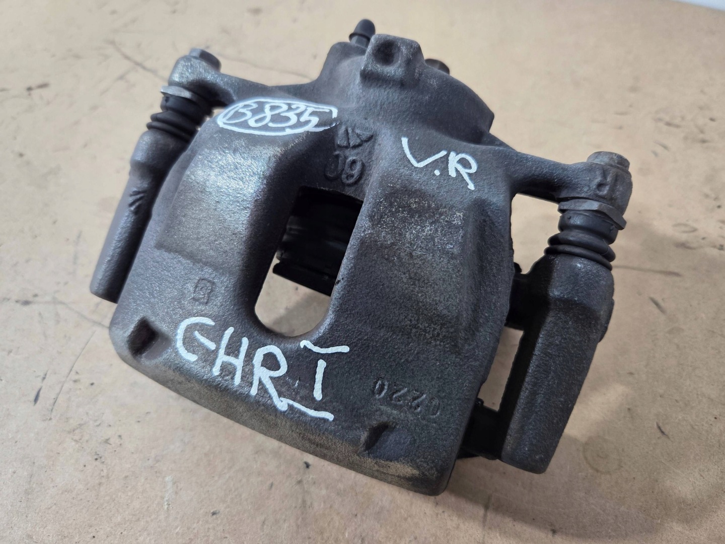 Toyota C-HR and caliper brake front right (B835)