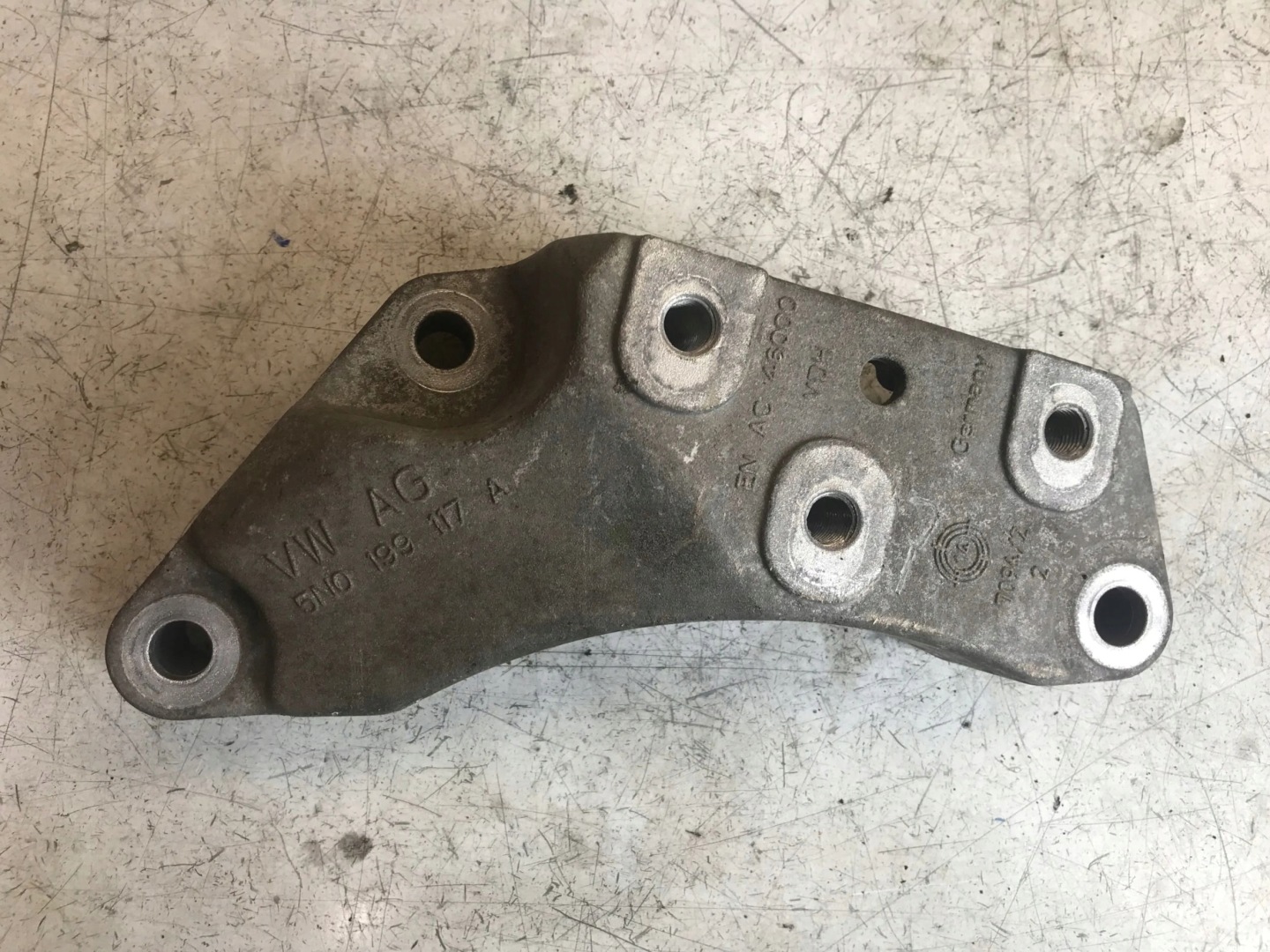 engine mount VW TIGUAN 5N0199117A
