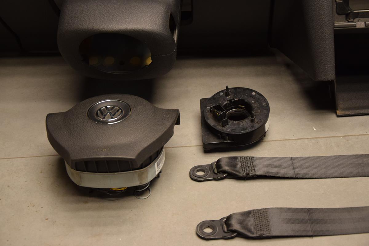 VW AMAROK dashboard cockpit airbags