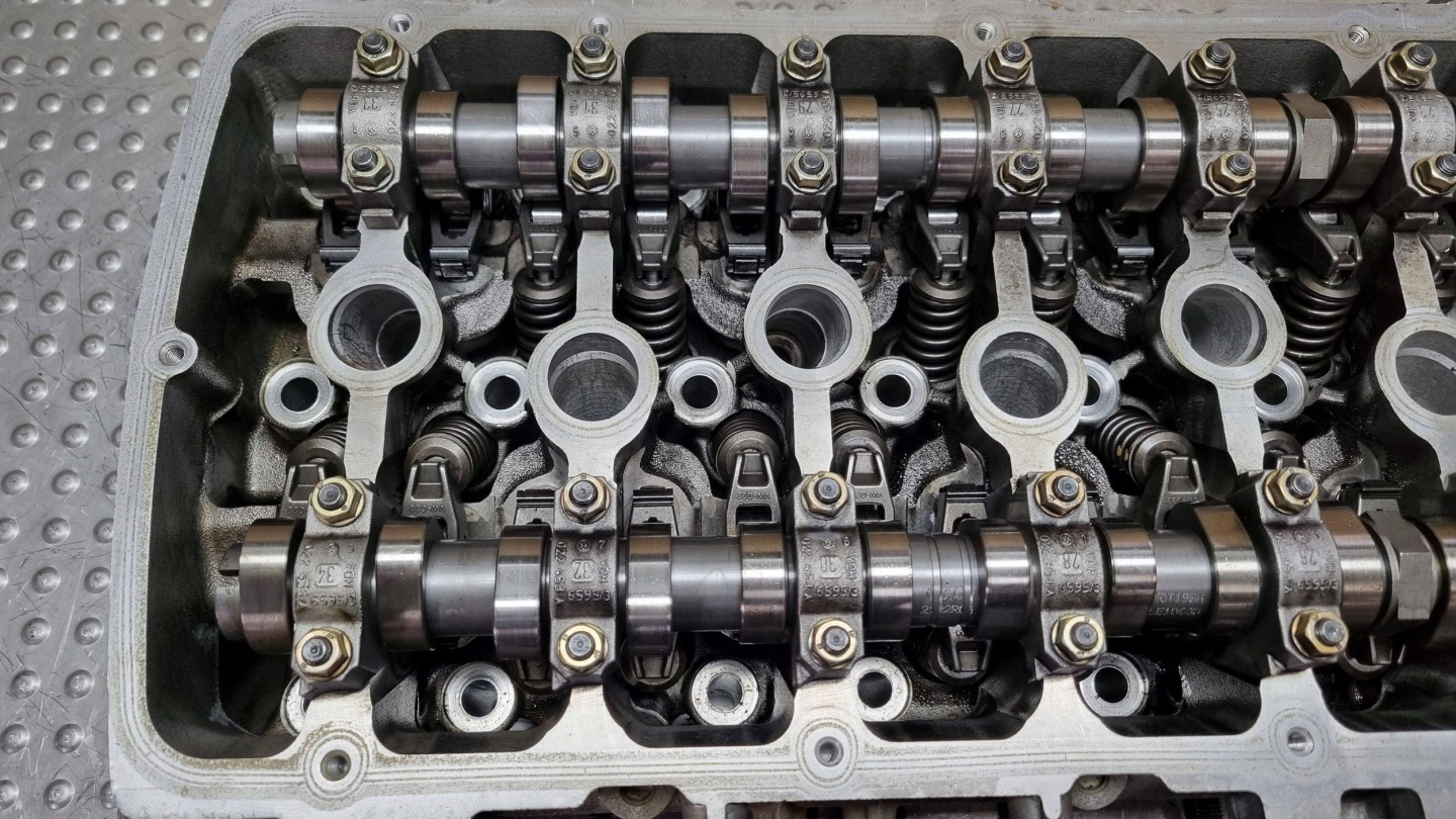 head. left 07C103353N 07C103373F VW PHAETON BENTLEY A8 D3 6.0 W12 BAN