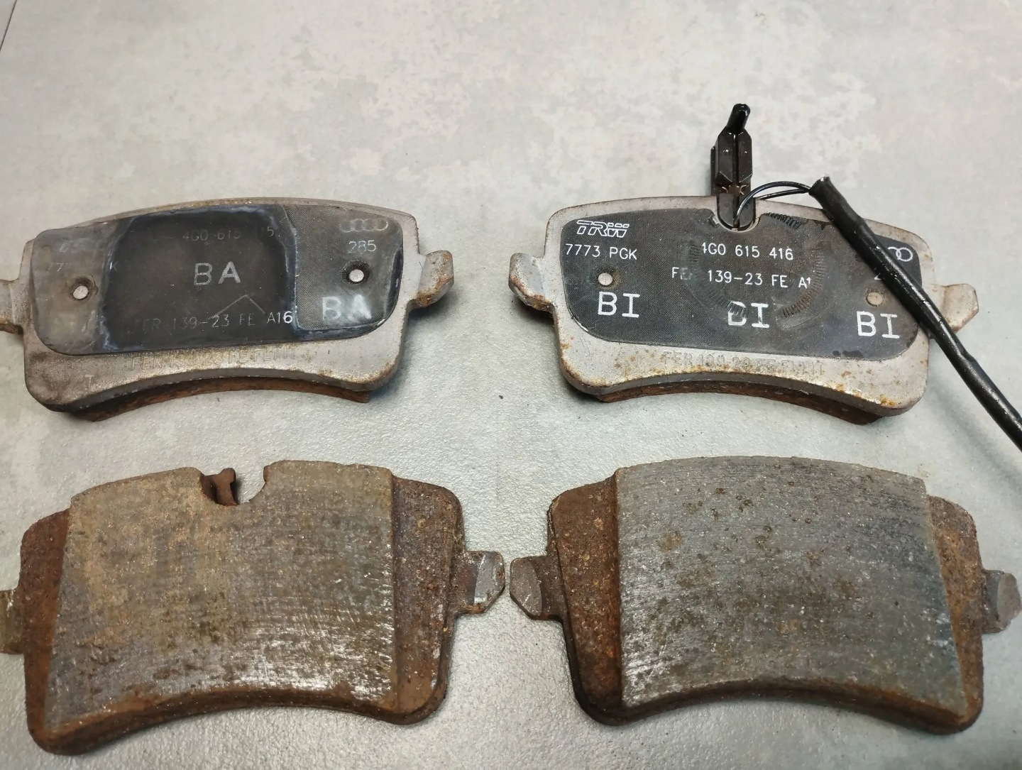 Audi A6 C7 4G kotuče plotýnky záď 8K0615601J
