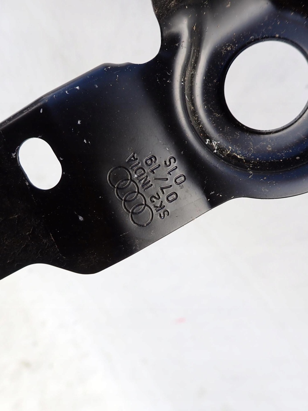 AUDI A4 B9 A5 8W 15-> console holder right