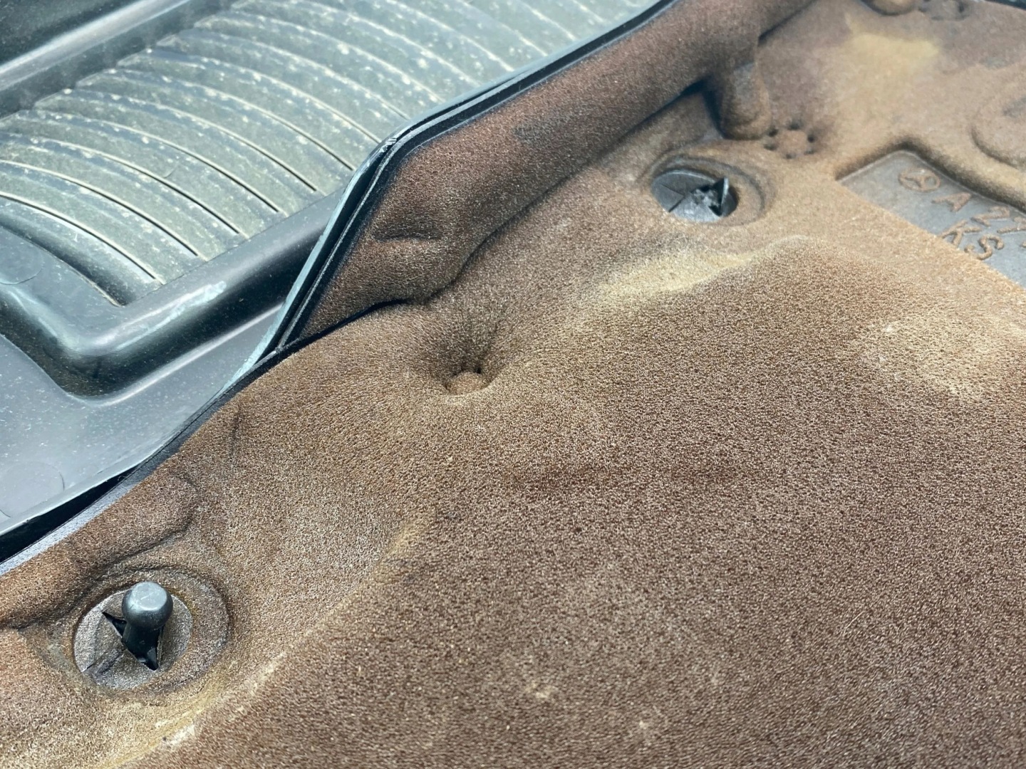 Mercedes E200 CGI W212 cover upper of the engine A2710101267