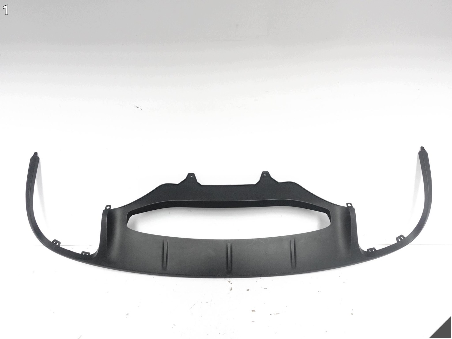 PORSCHE MACAN and 1 95B 14-18 diffuser SPOILER moulding W bumper rear part 95B807834M